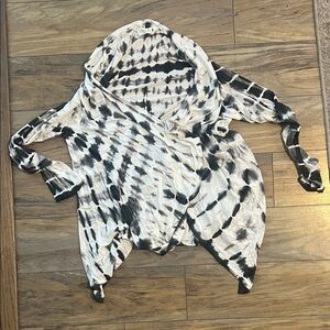 Lucy & Laurel Black and White Tie-Dye Poncho